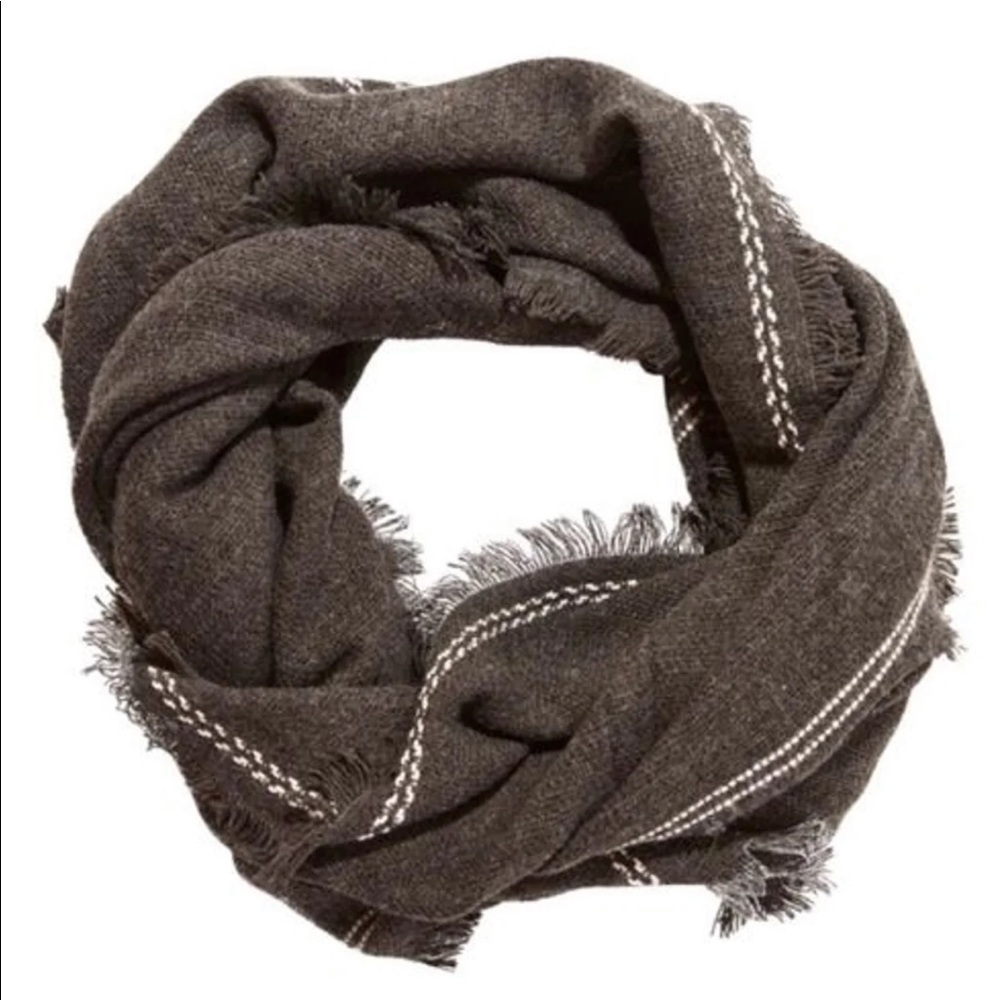 Olive & Pique Lola blanket scarf in charcoal